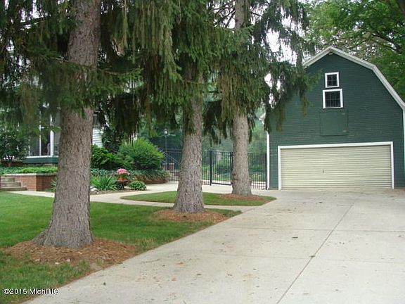 5th image of 930 W Lincoln Ave