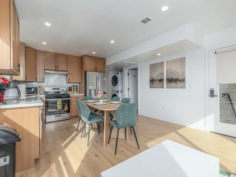 1223 W 37th Dr #1 — Photo 8