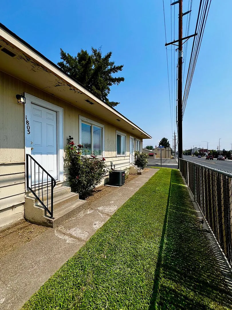 d1800 — Photo 1