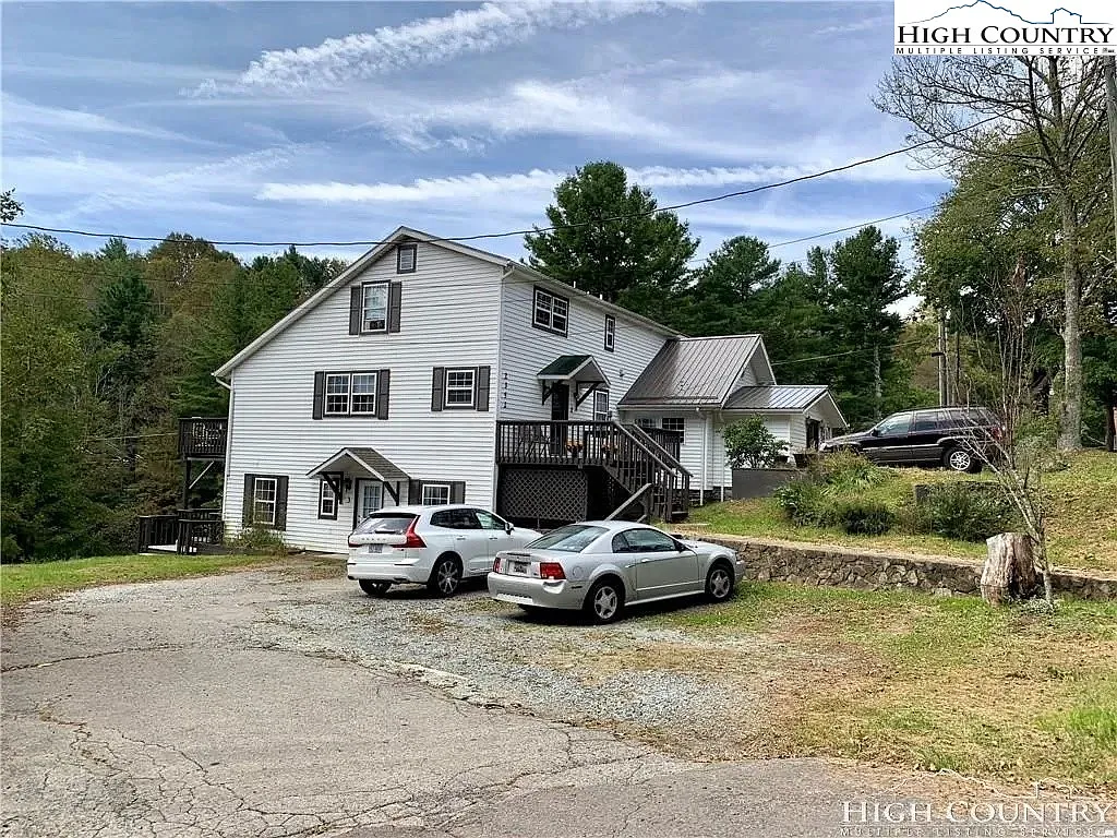 2 bed, 900 sqft, $1,600 — Photo 1