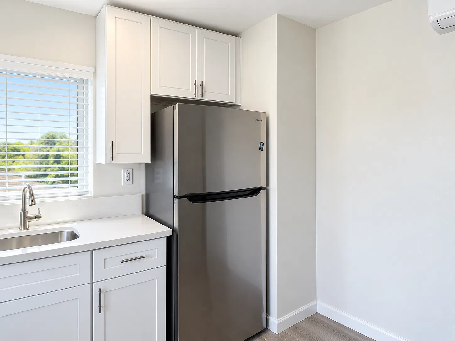 2 bed, 640 sqft, $3,595 — Photo 2