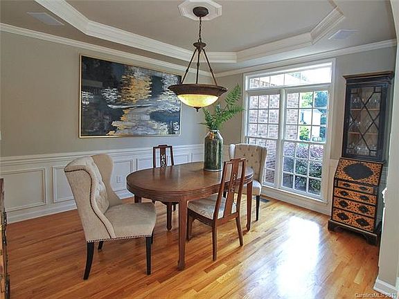 3rd image of 11114 Parkleigh Dr