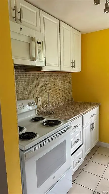 2 bed, 800 sqft, $3,000 — Photo 3