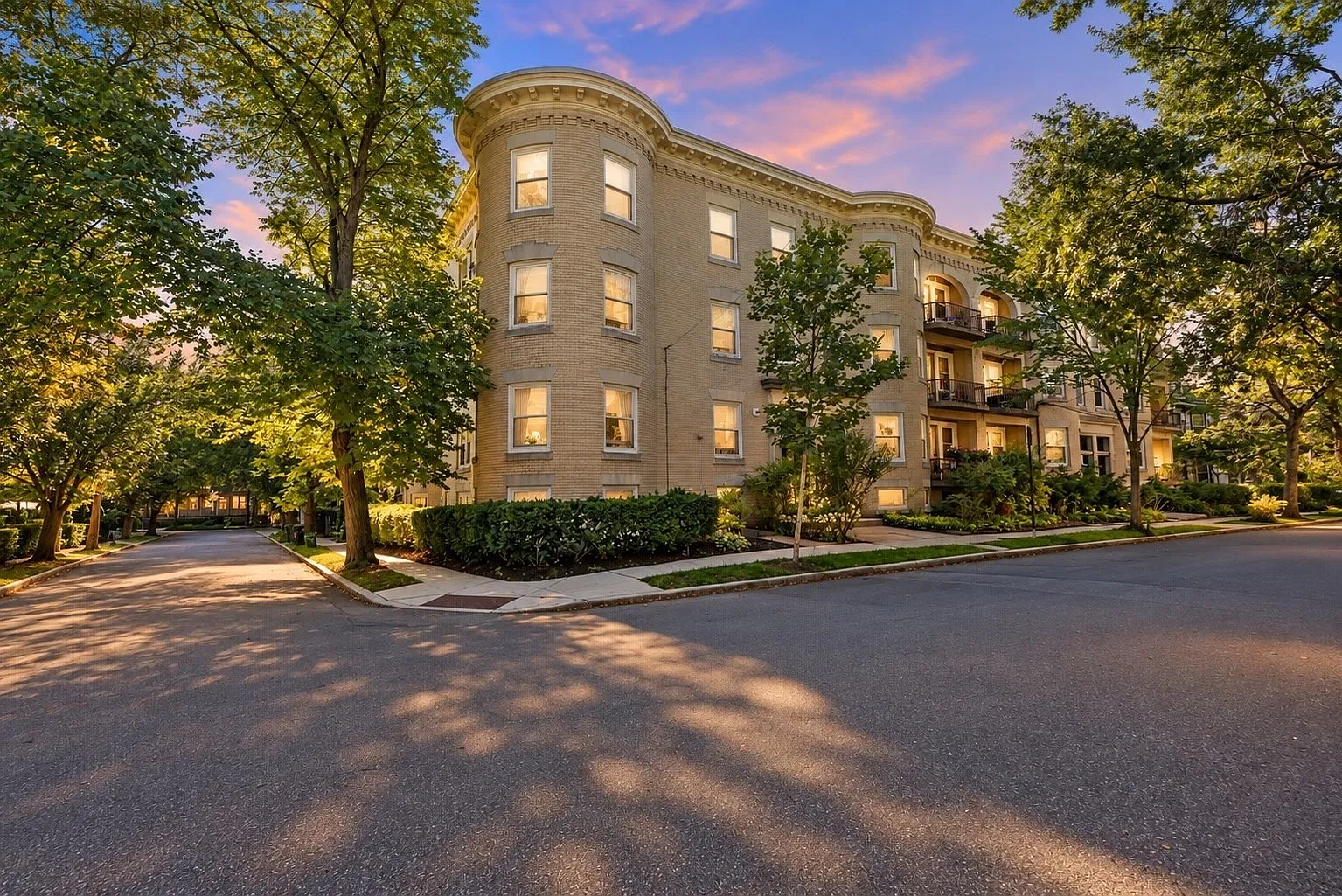 2 bed, 1.0 bath, 764 sqft, $3,050 — Photo 2