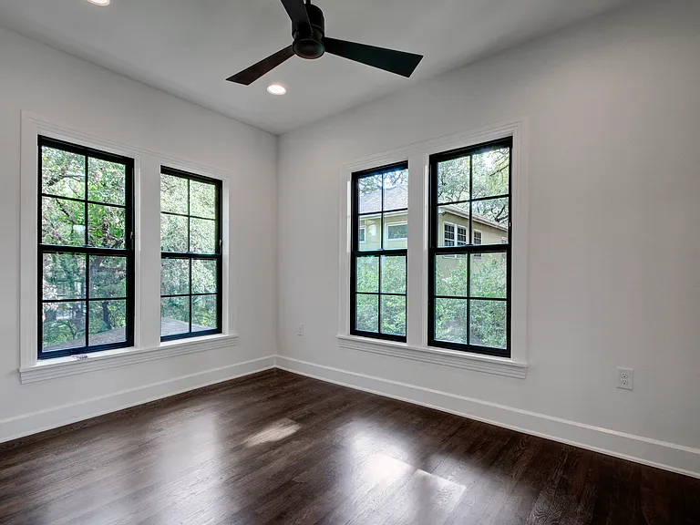 1208 W 22nd St — Photo 17