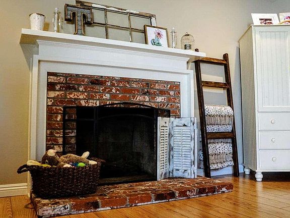 5th image of 153 Walden St