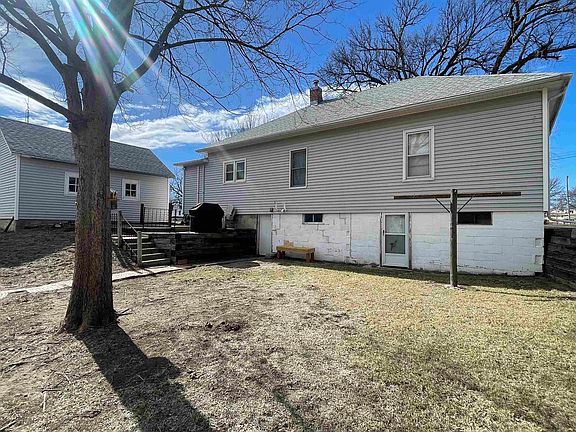 5th image of 704 Walnut St