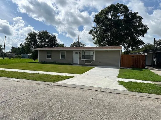 2124 Dupont Dr — Photo 15