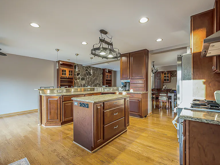 7666 Bishop Rd — Photo 10