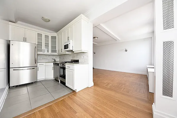 Rented by Buchbinder & Warren | media 9