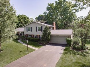 28620 Westerleigh Rd, Farmington Hills, MI 48334