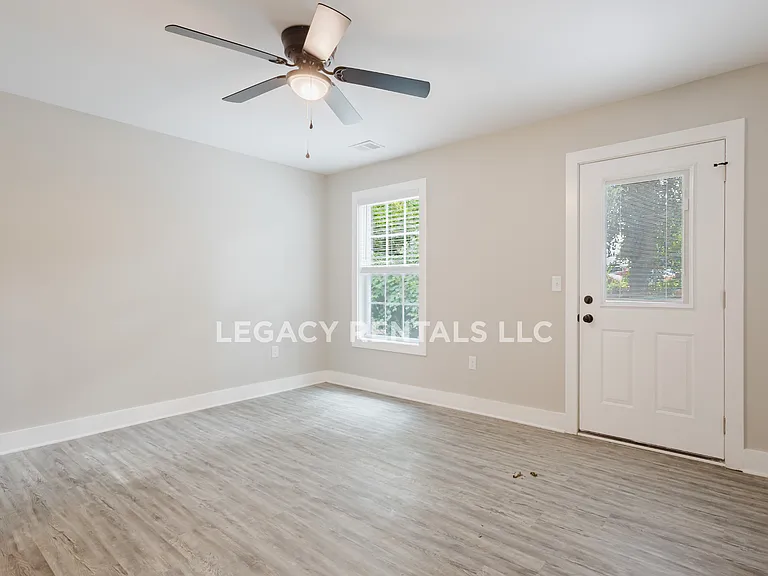 326 Elm St — Photo 6
