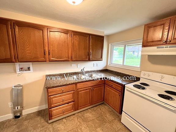 5th image of 3894 Utica Dr