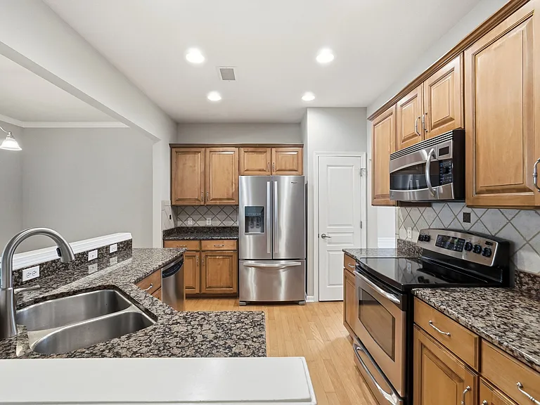2147 Ashley River Rd — Photo 10