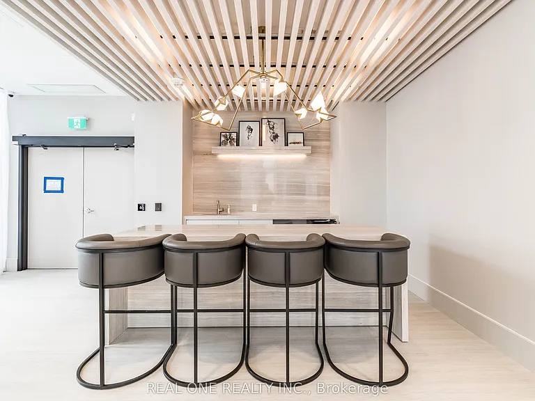 2020 Bathurst St #722 — Photo 30