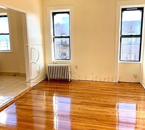 3rd image of 3004 47th St APT 3L