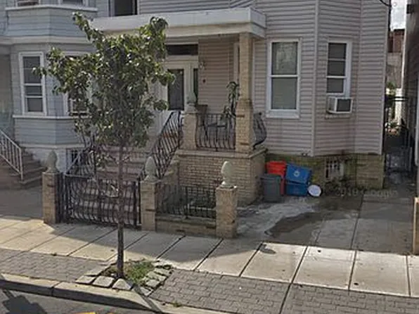 135 49th St, Union City, NJ 07087