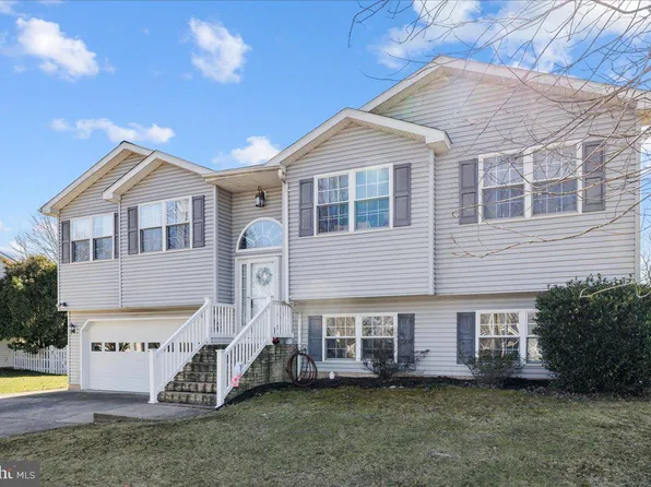 726 Christiansen Dr, Strasburg, VA 22657
