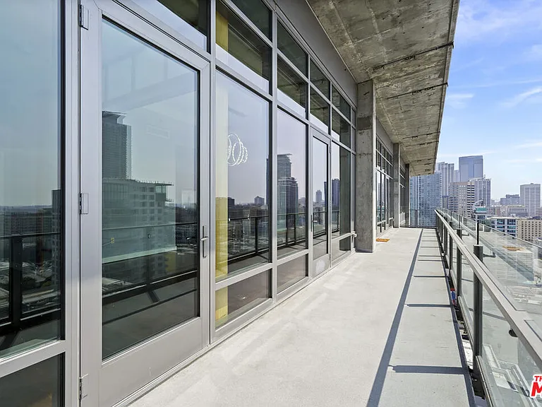 1100 Hope St #Penthouse 205 — Photo 18