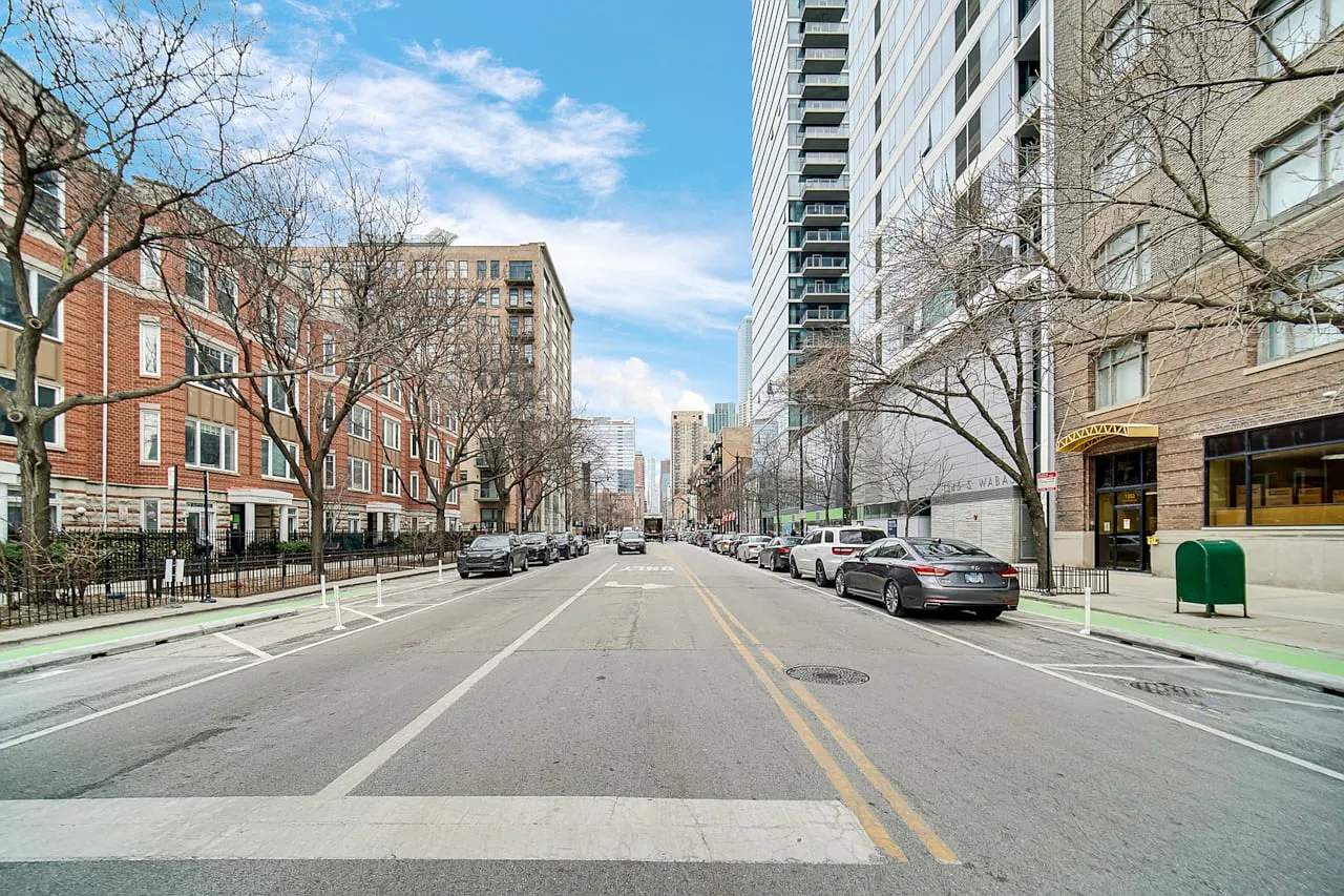 2 bed, 1123 sqft, $3,200 — Photo 2