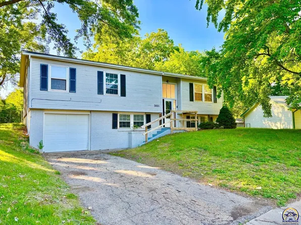 3021 SW Westwood Dr, Topeka, KS 66614