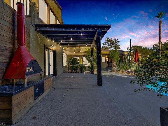 5th image of 2807 La Mesa Dr