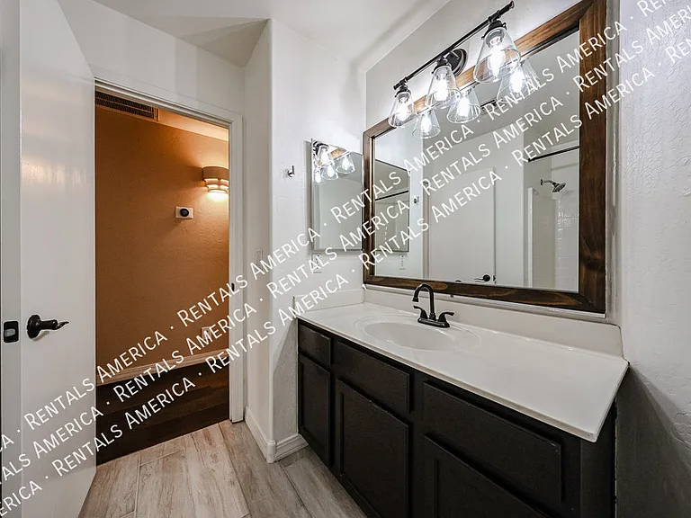 2292 E Remington Pl — Photo 15