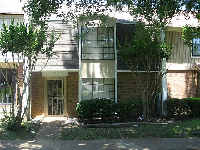 1st image of 4864 Chesterwood Ct