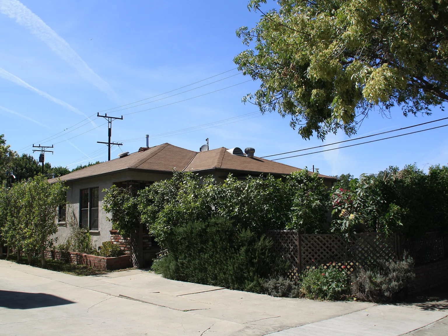 3 bed, 1050 sqft, $4,295 — Photo 1