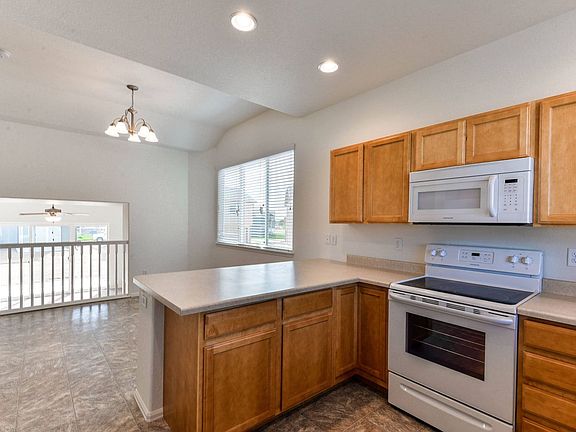 4th image of 904 Glenbrook Ct