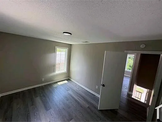 361 Lincoln Ave — Photo 2