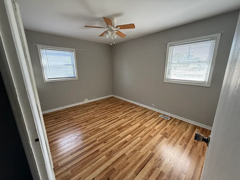 320 Hemlock Ave — Photo 4