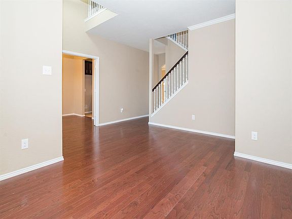 4th image of 120 Windsor Cir