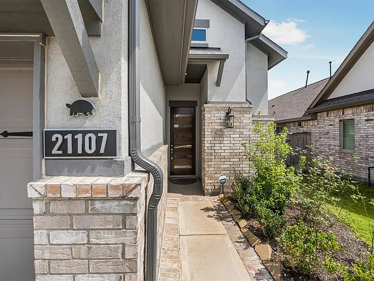 21107 Armstrong County Dr — Photo 4