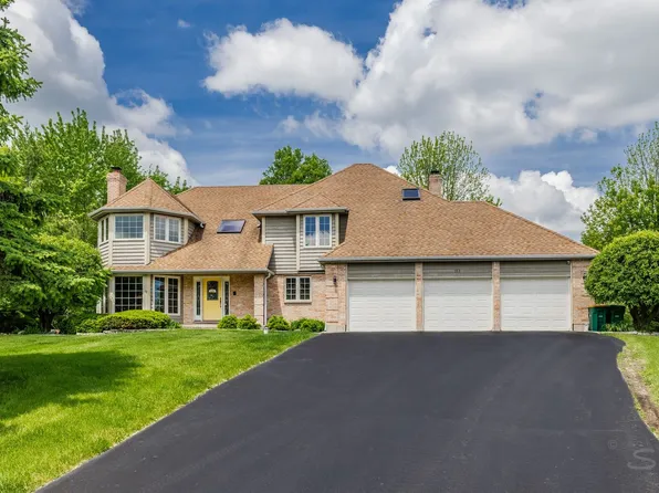 181 N Meadowlark Dr, Hawthorn Woods, IL 60047