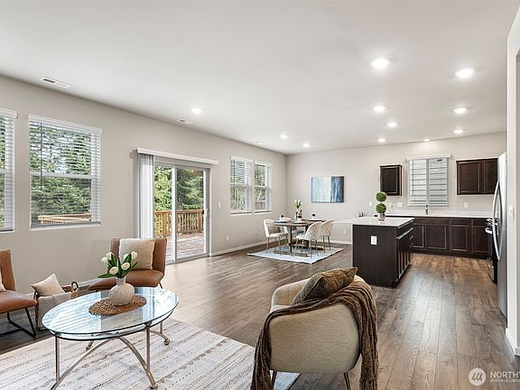 4th image of 1177 SW Pendleton Way