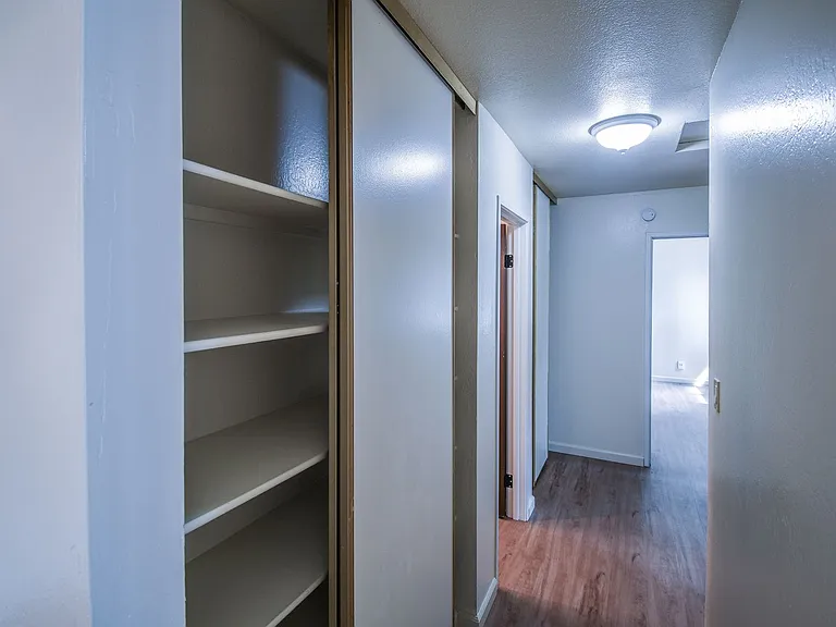 Emerald Bay Apartments — Photo 15