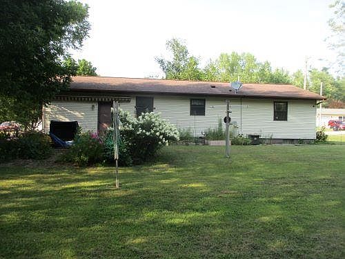 4th image of 109 Pleasant St