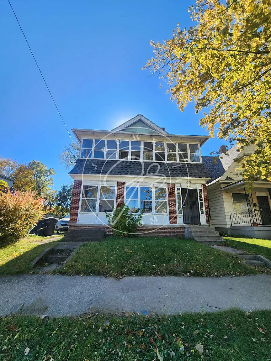 645 Woodland Ave photo 1