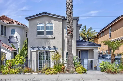 505 N Cedros N Photo 1