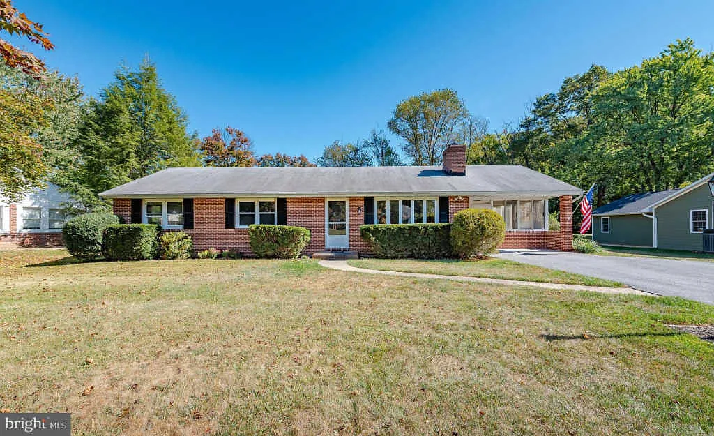 9814 Michaels Way photo 1