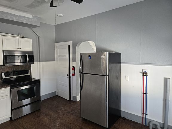 4th image of 122 E Grand St #122