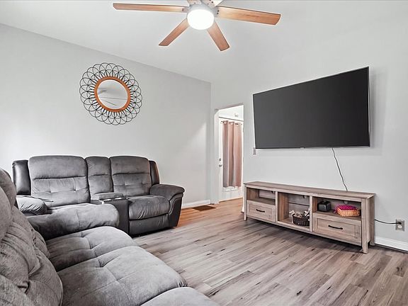 5th image of 2915 Enoch Ave