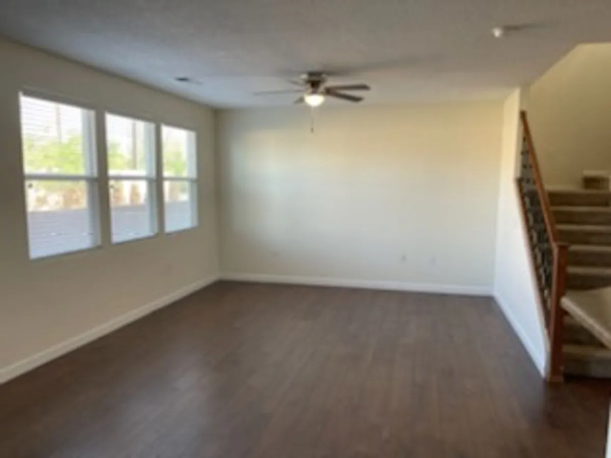 Building Photo - 601 Menaul #303