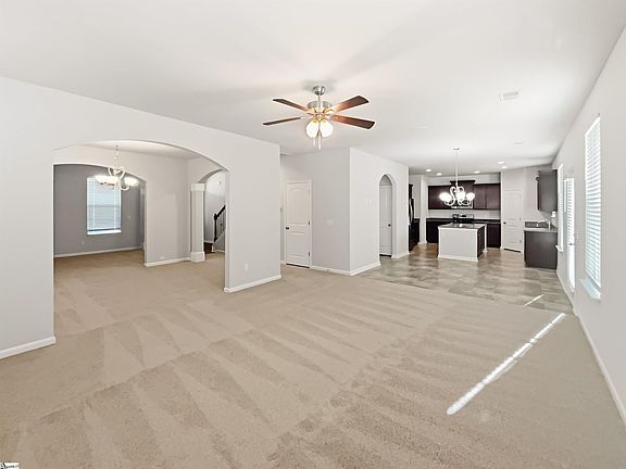 3rd image of 605 N Meadows Ln
