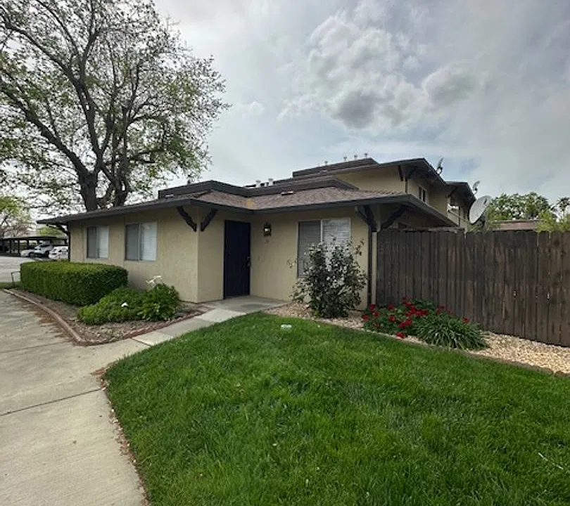52 W Elliot St #51