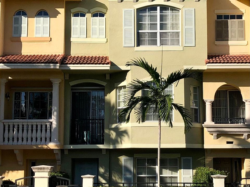 1st image of 2546 Gardens Pkwy