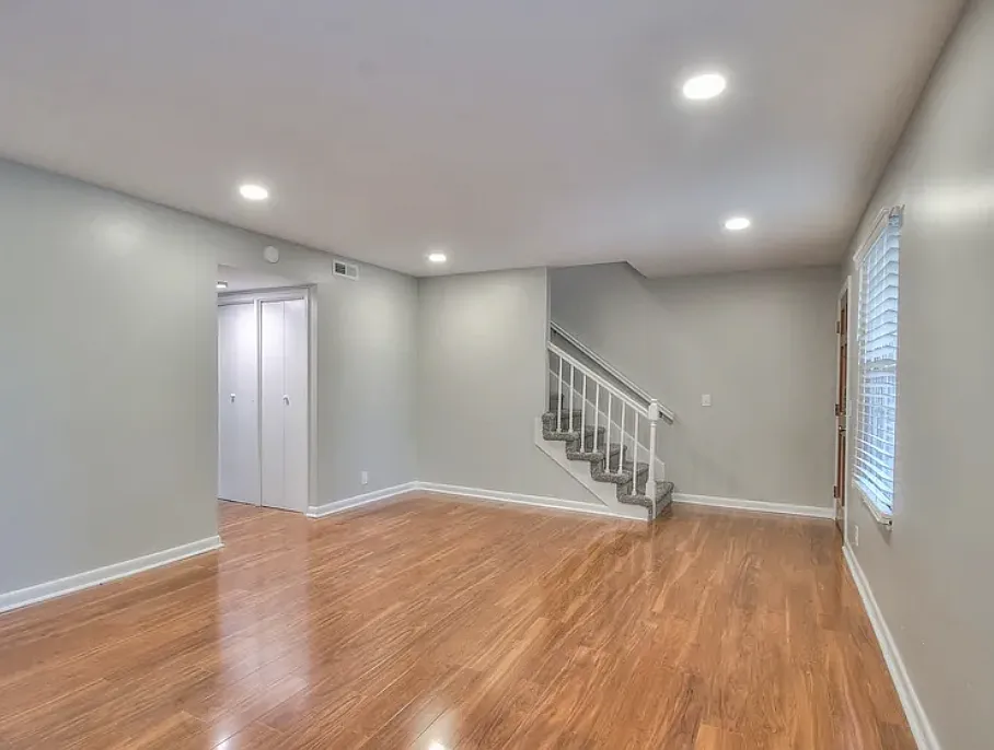 3 bed, 2.5 bath, 1480 sqft, $1,800 — Photo 3