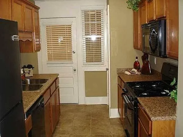 129 N Belvedere Blvd #8 — Photo 10