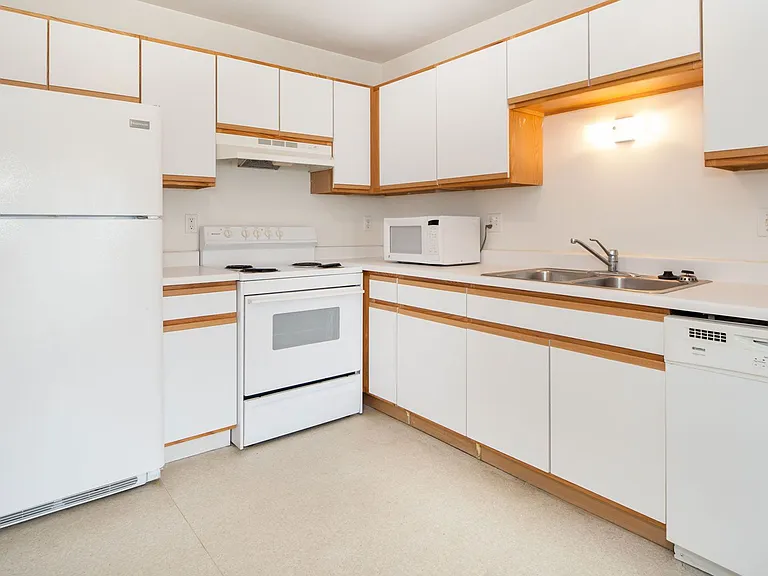 944 Fotis Dr — Photo 7